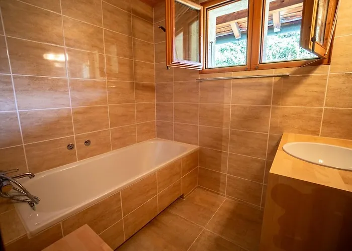 Bouquetins 7 Personnes In Out غريون